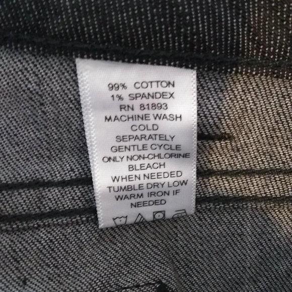 Isaac Mizrahi Live Black Denim Capri Cropped Jeans - Picture 4 of 6